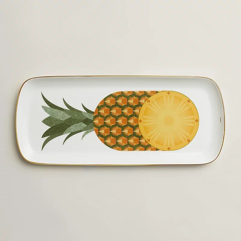 과일을 섬세하게 새긴 에르메스 디저트 접시 / 이미지 출처: 에르메스