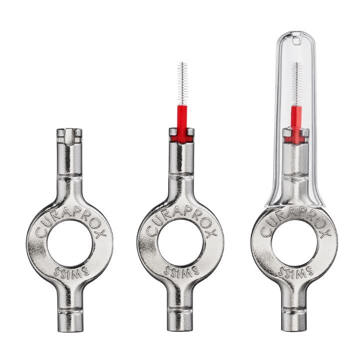 반영구 사용이 가능한 큐라덴 큐라프록스 UHS 409 치간칫솔 반영구 스틸홀더 / 이미지 출처: 큐라덴 