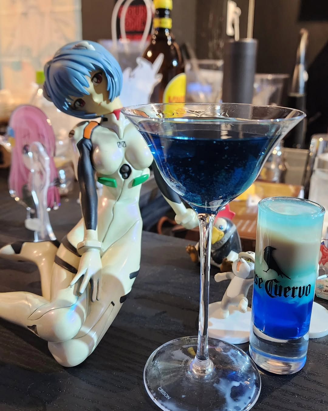 좋아하는 캐릭터를 말하면 바텐더가 즉석에서 캐릭터와 어울리는 칵테일을 제조해준다. / 이미지 출처: 멜티도나 공식 인스타그램
