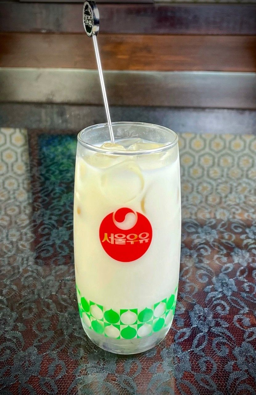 두유와 술을 조합해 만든, 안테이쿠의 시그너처 메뉴 두유 하이. / 이미지 출처: 네이버 지도 업체 제공 이미지