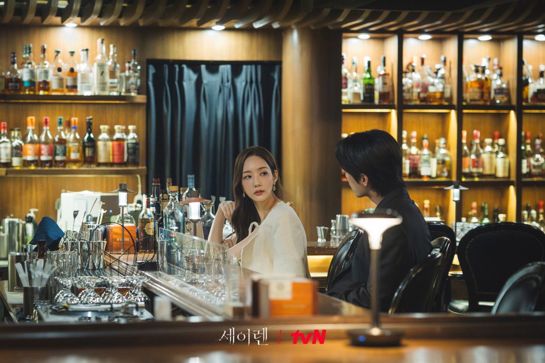 이들의 케미는 설렘보다 긴장과 스릴러에 더 가깝다. / 출처: tvN