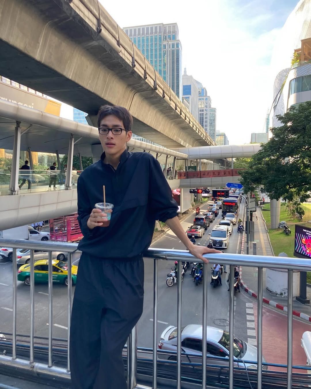 평소 씬스퀘어 안경을 다양하게 활용하는 모델 홍태준 / 이미지 출처: 인스타그램 @300ver