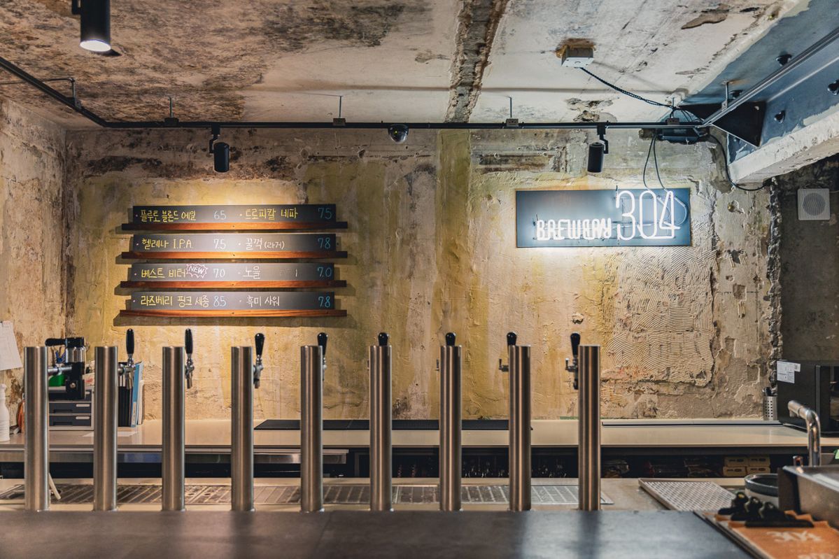 다양한 수제 맥주를 맛볼 수 있는 브루어리 304. / 이미지출처: 네이버 지도 업체 제공 이미지