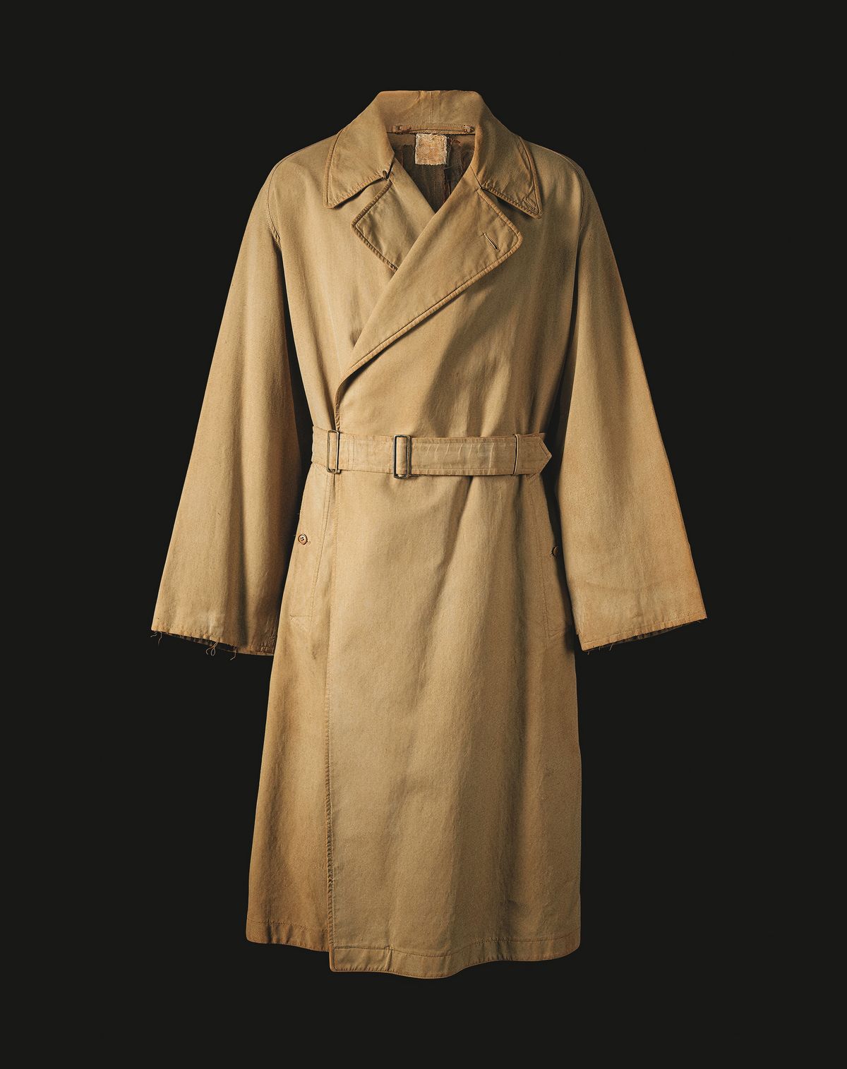 19세기 말, 토마스 버버리가 고안한 버버리 트렌치코트의 전신 ‘타일로켄(Tielocken )’. / 이미지출처: 버버리