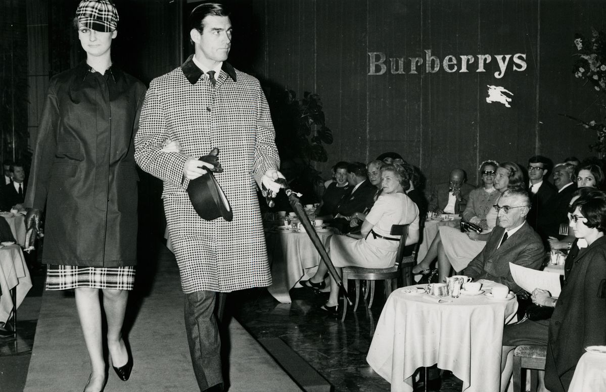 1965 년, 밀라노에서 열린 ‘브리티시 위크(British Week)’. / 이미지 출처: 버버리