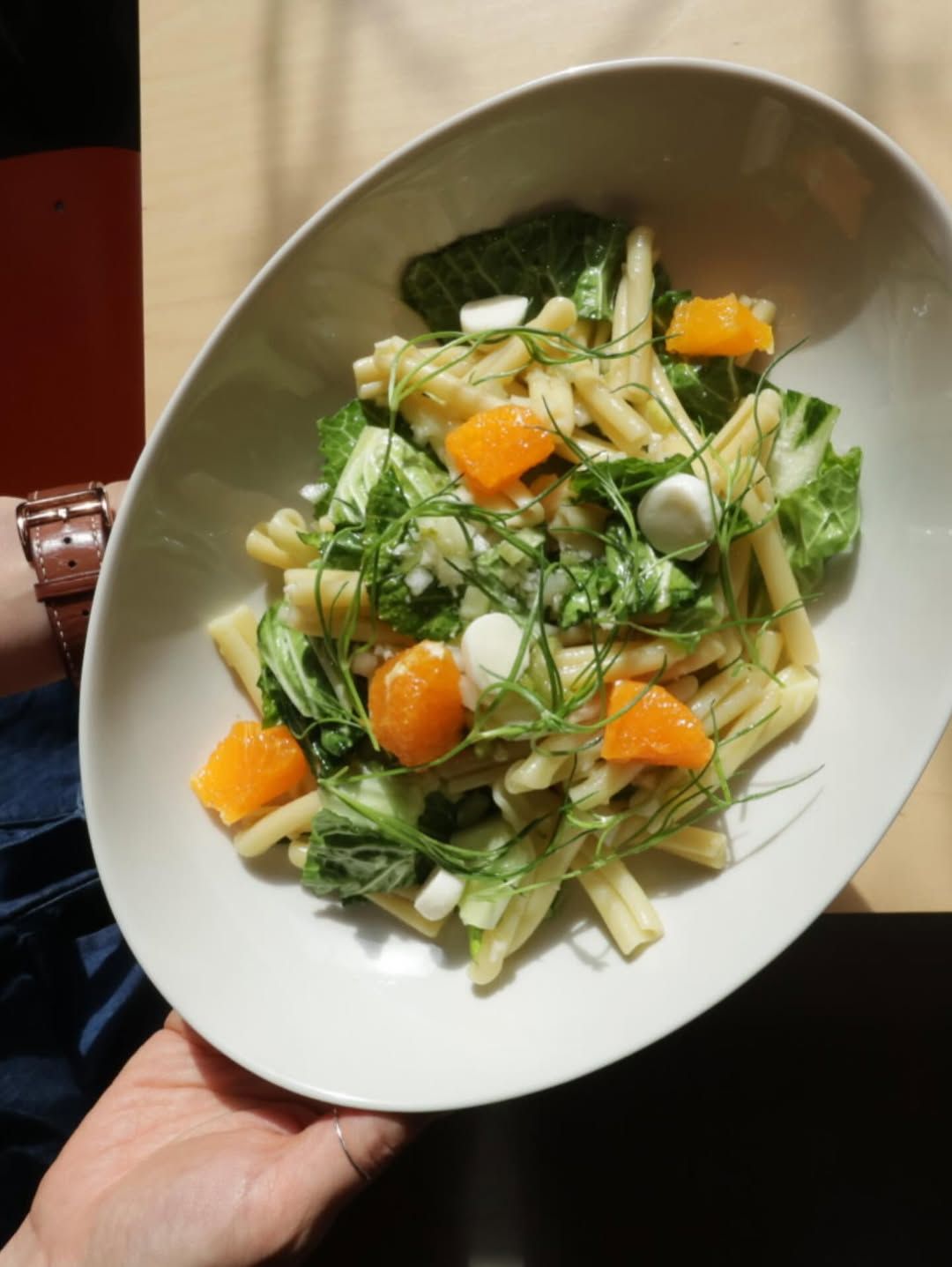 봄동 비빔밥에서 영감을 받은 샐러드 파스타로, 숏파스타를 사용해 숟가락으로 퍼 먹기 좋다. / 이미지출처: 마다밀 공식 인스타그램 계정