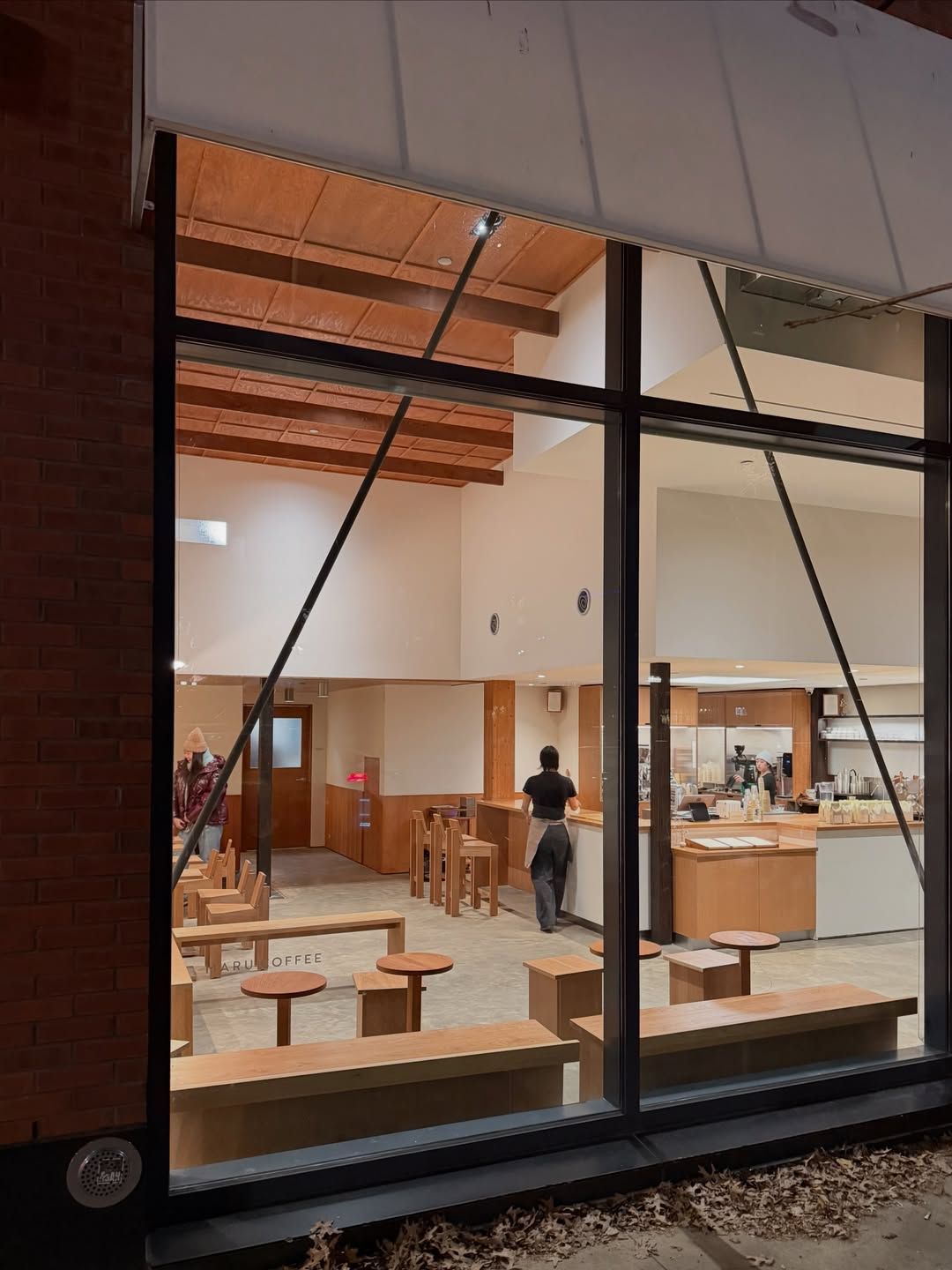 깔끔하고 군더더기 없는 미니멀한 인테리어 | 출처: @marucoffeela @kanome_jp @maggie_onthemove