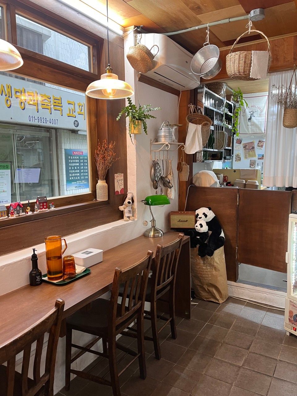 협소하지만 내부에도 바 테이블이 있어 반드시 테이크아웃해야 할 필요는 없다. / 이미지 출처: 네이버 지도 업체 제공 이미지