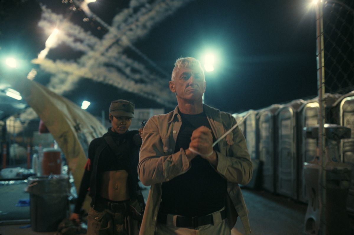 숀 펜은 강력한 남우조연상 후보로, 이변 없이 수상에 성공했다. / 출처: 네이버 영화 포토