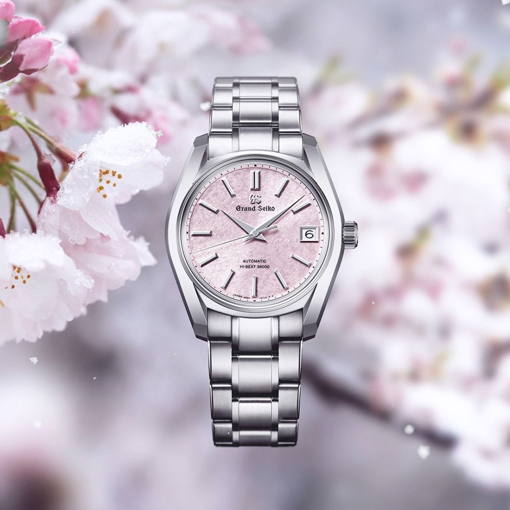 벚꽃 위에 눈이 내려앉는 풍경을 절제된 핑크 톤 다이얼로 표현한 그랜드 세이코 SBGH341 / 이미지 출처 : 그랜드 세이코