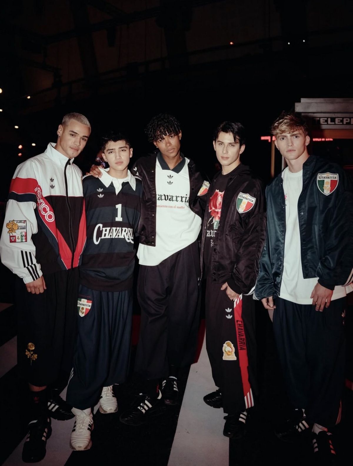 윌리 차바리아(WILLY CHAVARRIA)의 2026 가을/겨울 패션쇼 백스테이지 이미지 / 이미지 출처: 인스타그램 @santos_bravos