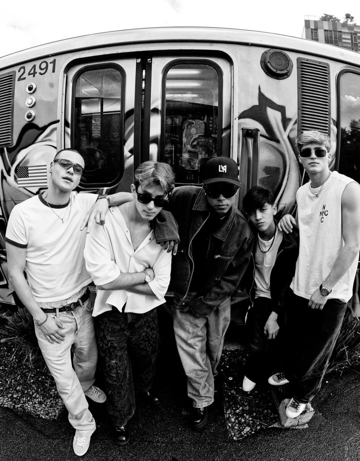 0% 데뷔 무대 이후 찍은 비하인드 이미지 / 이미지 출처: 인스타그램 @santos_bravos