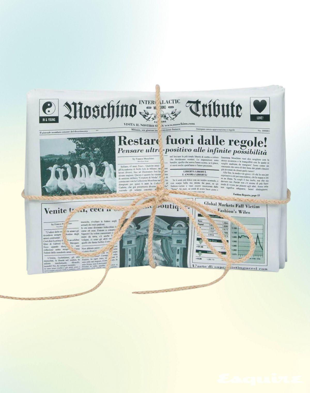 신문 더미를 연상케 하는 뉴스페이퍼 백 약 290만원대 모스키노. 