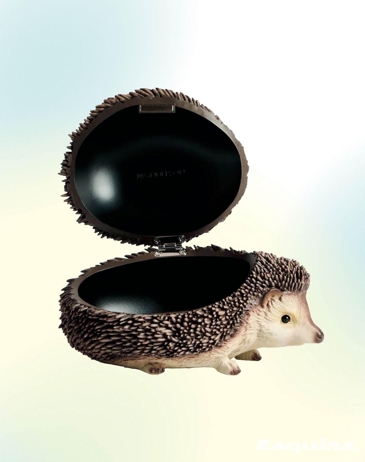 3D 프린팅 레진으로 고슴도치 모양을 구현한 헤지혹 클러치 140만5000원 JW 앤더슨.