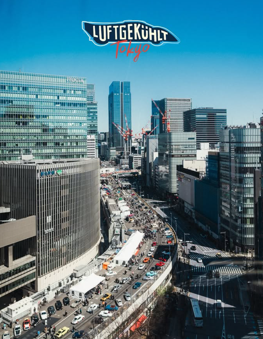 현재는 사용하지 않는 긴자 지역의 고속도로가 근사한 자동차 런웨이로 변신했다.