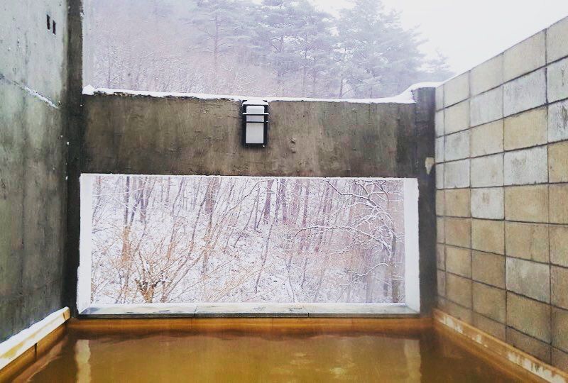 설악산 속 노천탕인 필례 게르마늄 온천 / 이미지 출처: 인스타그램 @pihhye_hotspring