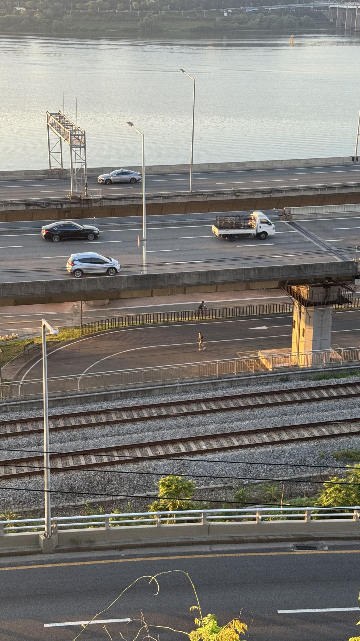 옥수역 인근 달맞이 근린 공원에서 내려다 본 한강 / 이미지 출처: 필자 촬영