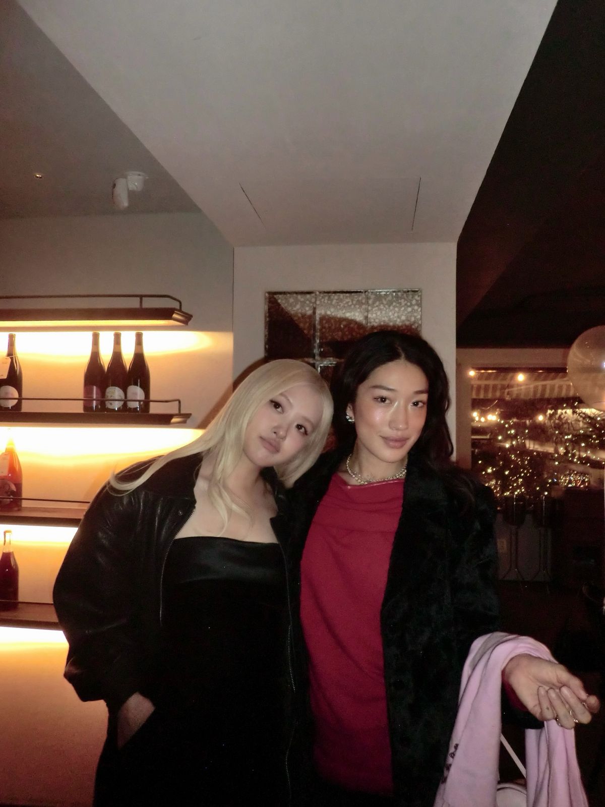 노윤서, 페기구, 공효진 등이 로제의 생일파티에 참석했다. 이미지 출처 : 인스타그램 @roses_are_rosie 