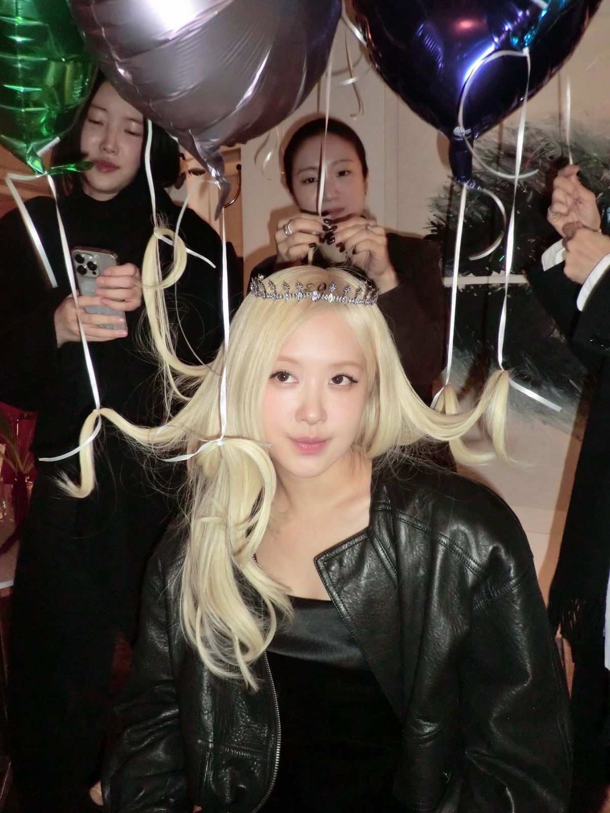 로제의 스물아홉 번째 생일 파티. 이미지 출처 : 인스타그램 @roses_are_rosie