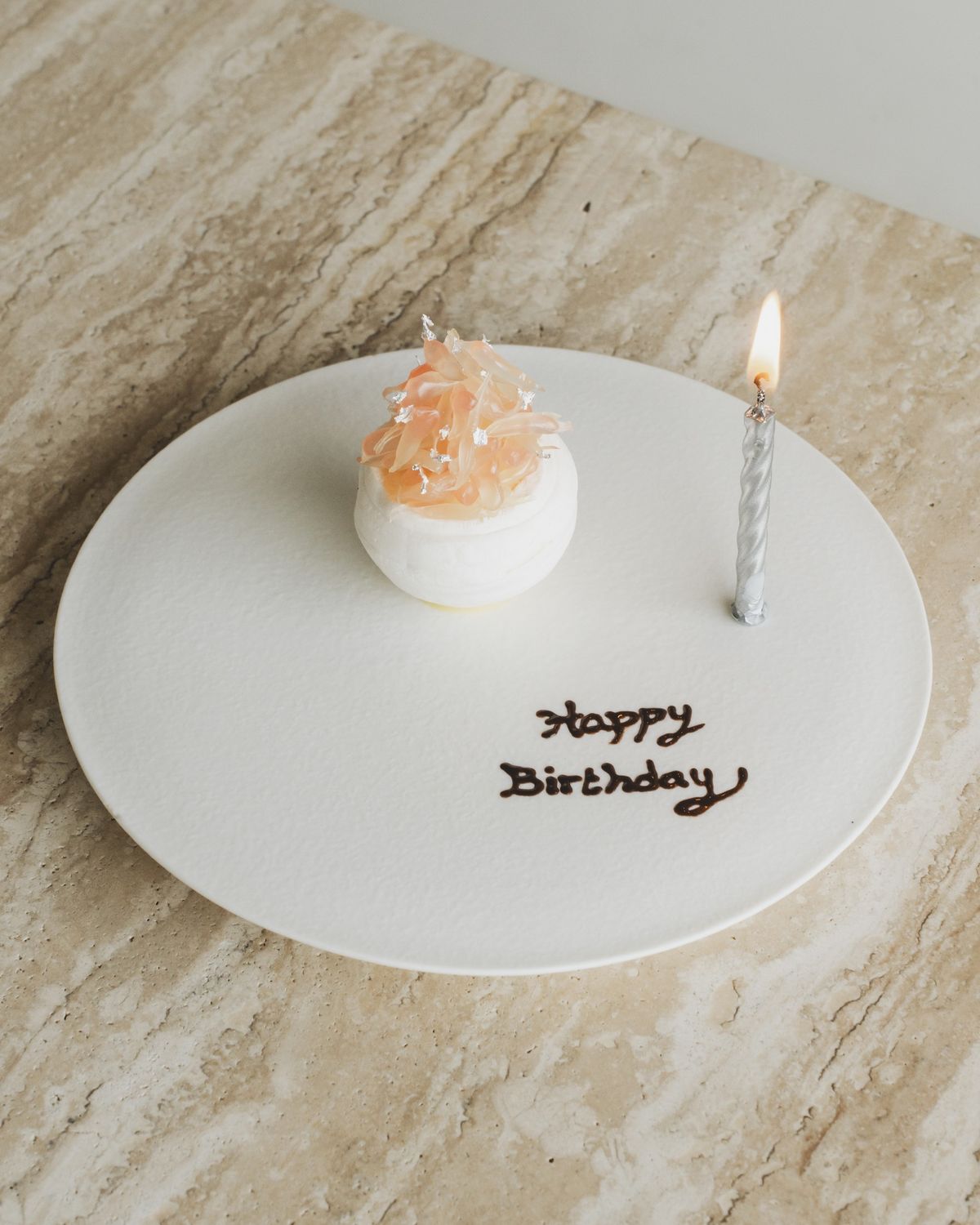 고요하지만 한 끗 다른 특별한 생일을 즐기고 싶을 때 방문하기 좋은 제로콤플렉스. 이미지 출처 : 인스타그램 @zerocomplex_seoul