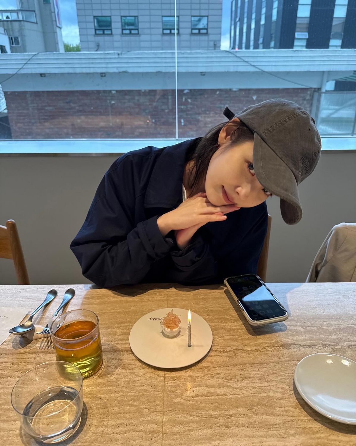 아이유가 배우 강한나와 생일을 보낸 곳. 이미지 출처 : 인스타그램 @zerocomplex_seoul