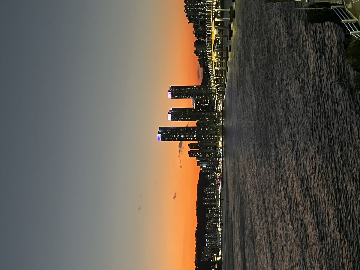 부산 사하구 인근에 위치한 전시공간과 풍경 / 이미지 출처: 필자 촬영