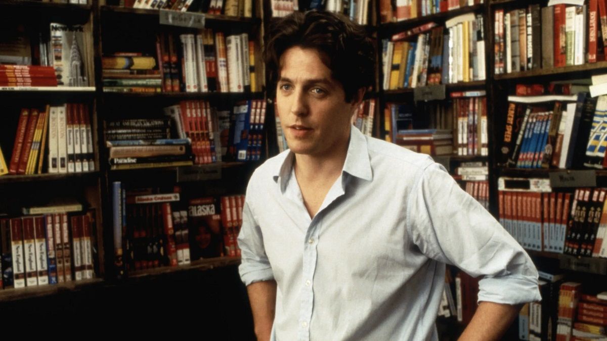 영화 <노팅힐> 속 휴 그랜트의 스타일은 2026년 남성들이 따라하기 좋은 ‘포엣코어’를 담고 있다 / 이미지 출처: 폴리그램 필름드 엔터테인먼트