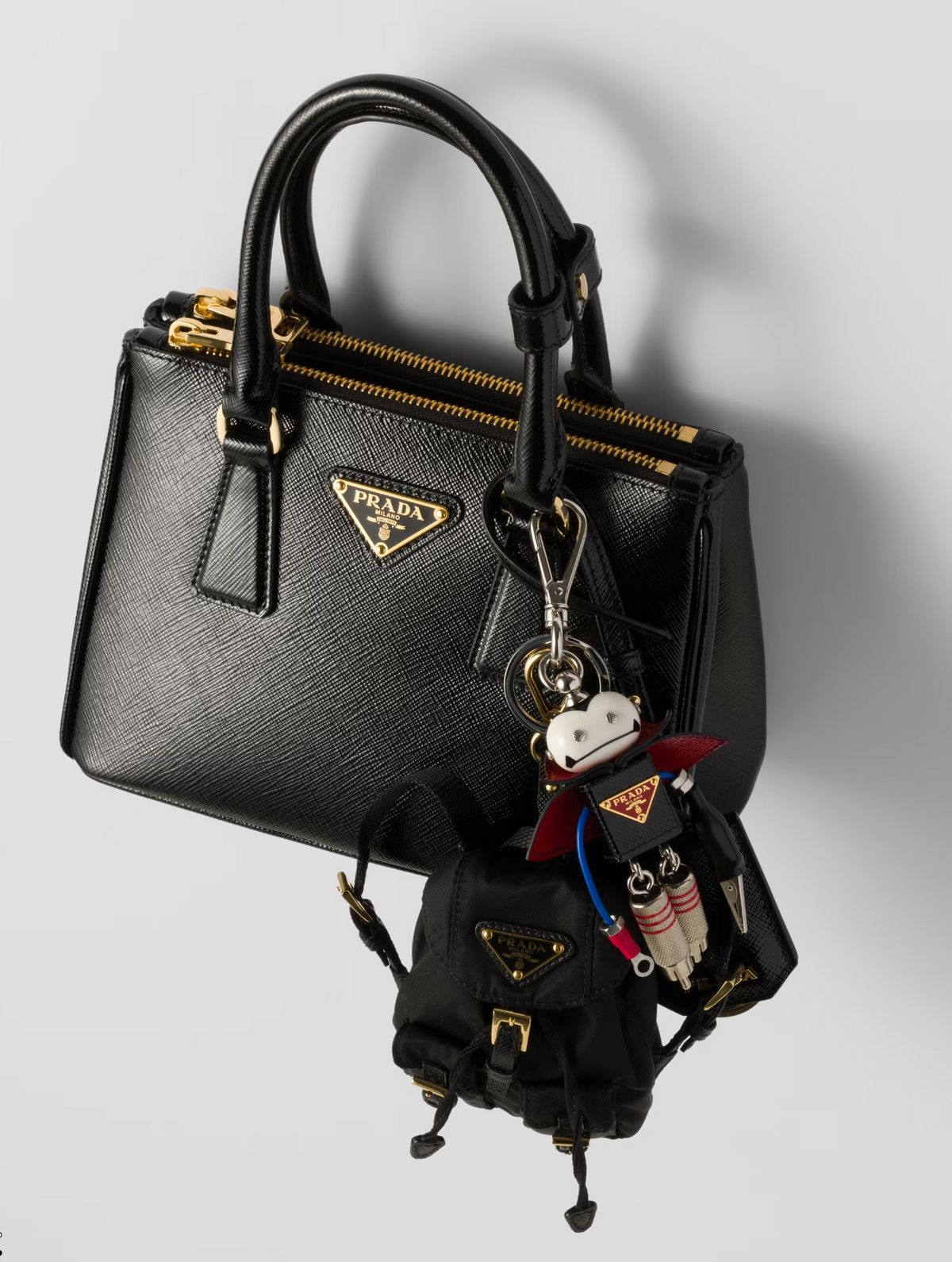 곳곳에 프라다의 정체성이 녹아든 키링 / 이미지 출처: prada.com