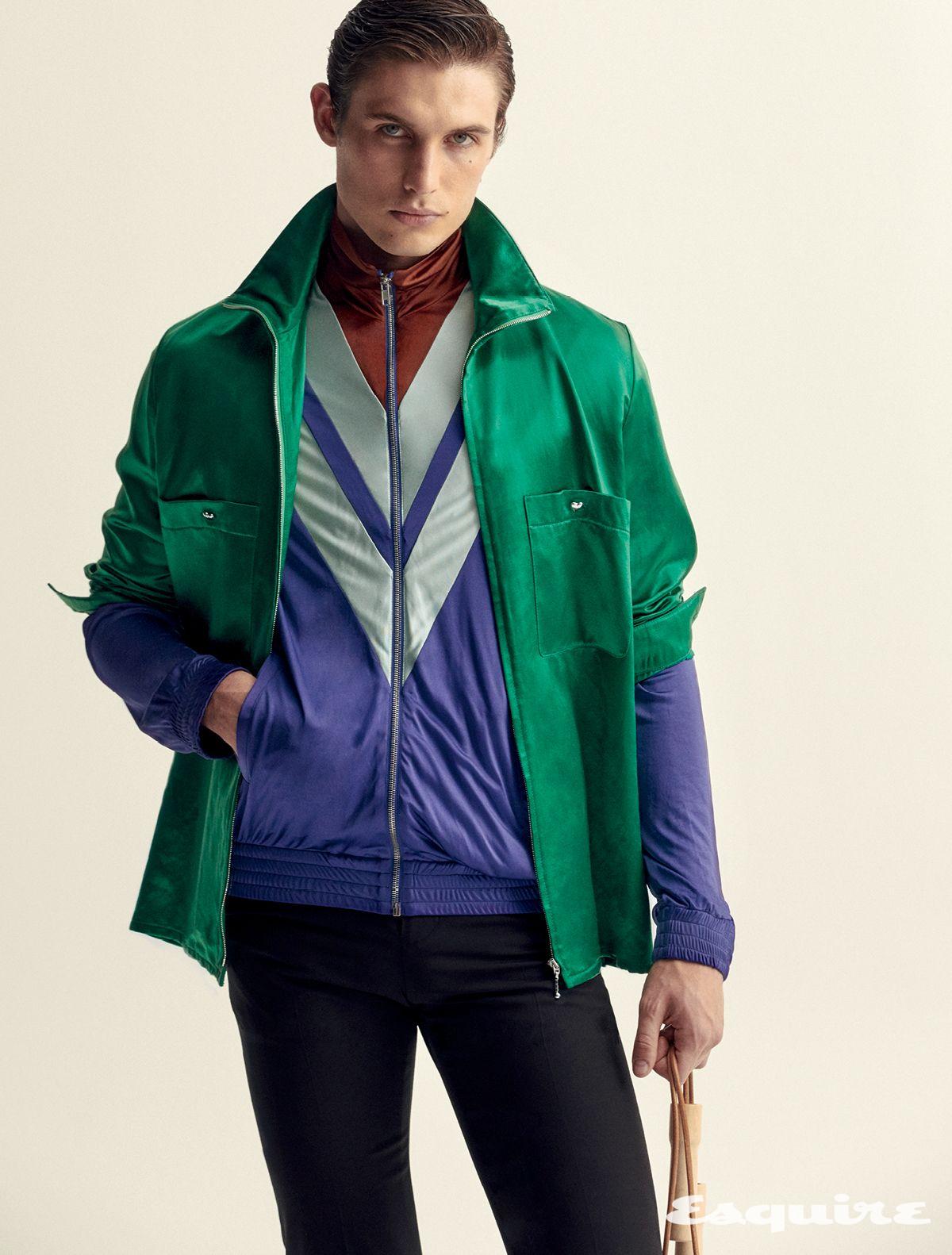 재킷, 트랙 재킷, 팬츠 모두 발렌티노. 