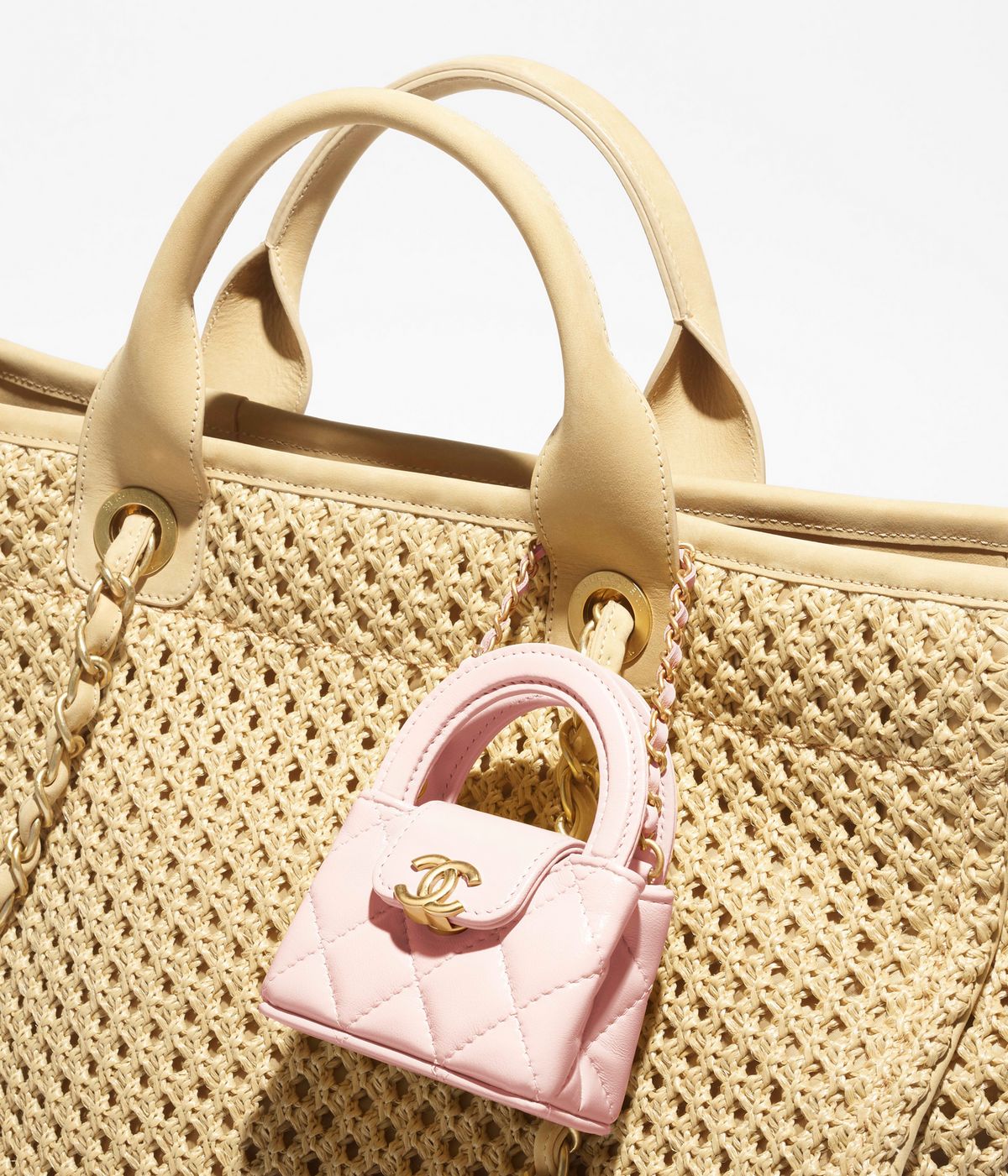 낭만 가득한 샤넬 백 참 / 이미지 출처: chanel.com