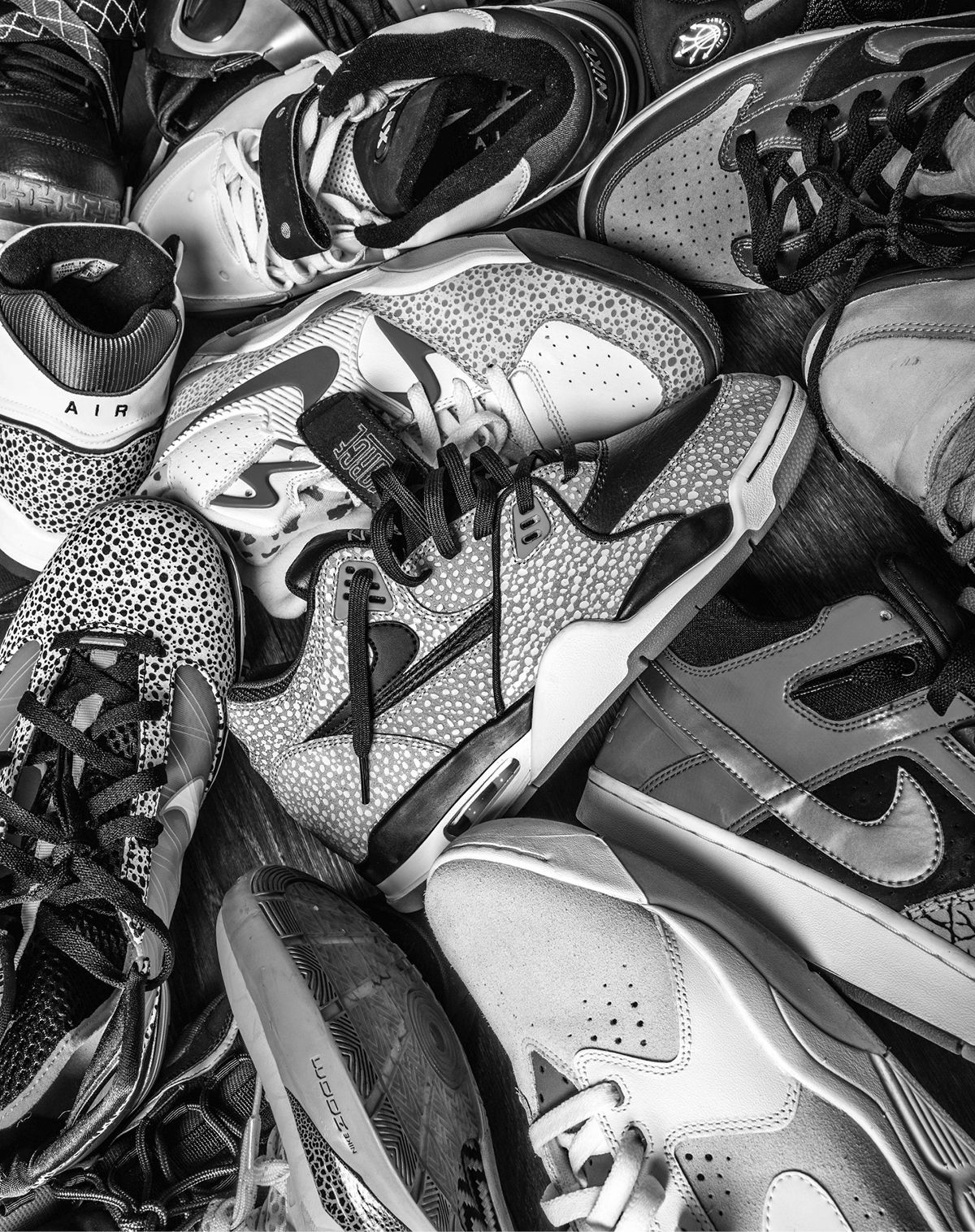 브루클린 창고에 보관된 스니커즈 수집가 크리스 로사리오의 컬렉션 일부.