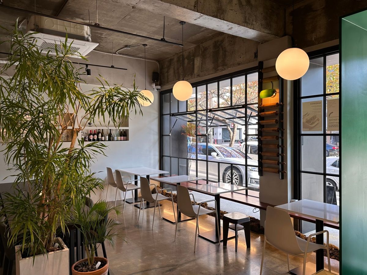 넓고 한적한 분위기 속에서 식사를 즐길 수 있다. / 출처: 음 이터리 네이버지도 업체 등록