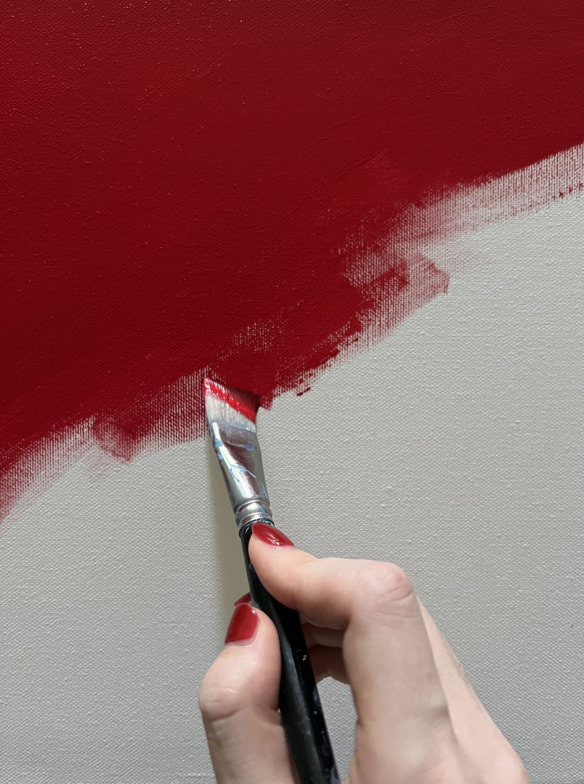 이화수 작가의 작업하는 손 / 이미지 출처: 필자 촬영