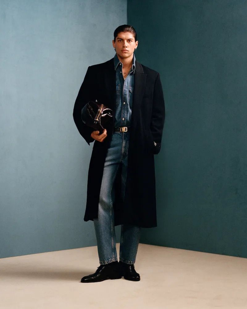 윌리 차바리아의 볼드하며 낭만적인 실루엣을 잃지 않은 콜라보레이션 제품들 | 출처: ZARA