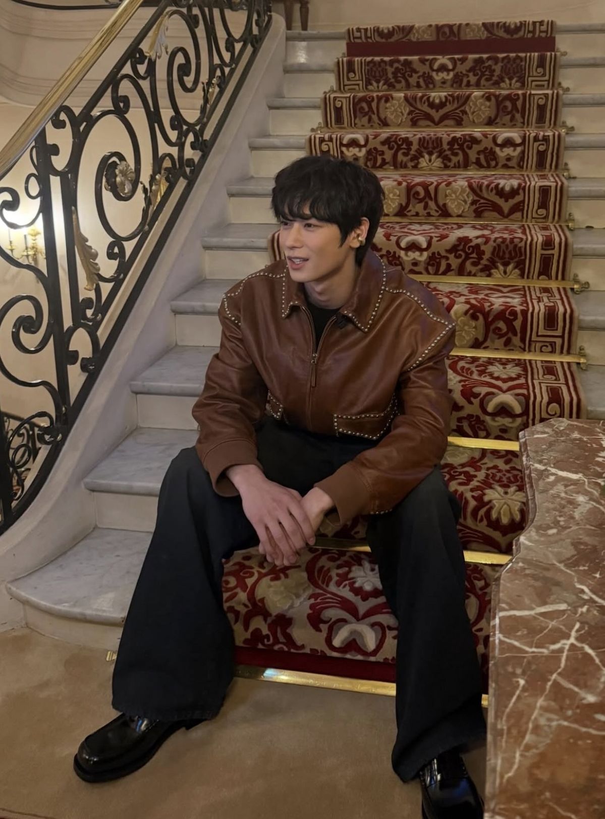 발렌시아가 26 FW 컬렉션 쇼를 참석한 주연의 모습. / 이미지 출처 : 인스타그램 @ tbzuyeon