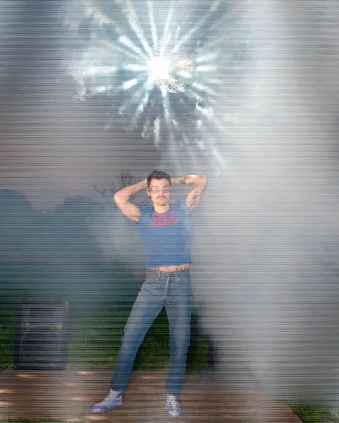 해리 스타일스가 선택한 데님은 스트레이트 실루엣의 빈티지 데님 / 이미지 출처: 해리 스타일스.