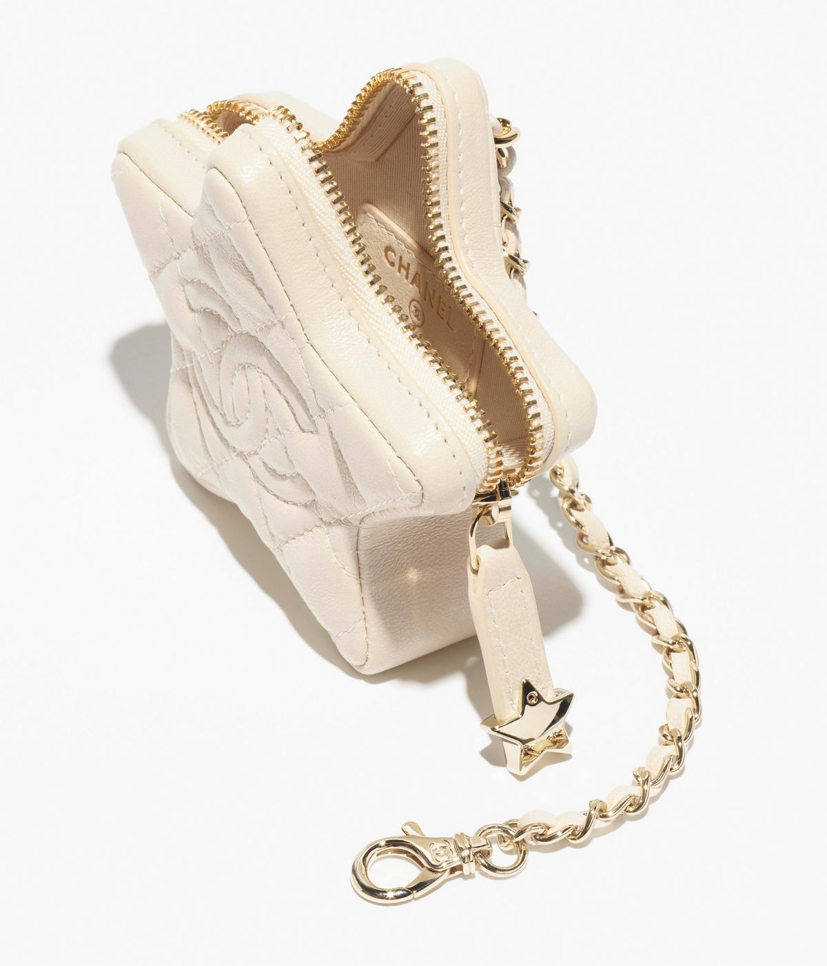 낭만 가득한 샤넬 백 참 / 이미지 출처: chanel.com