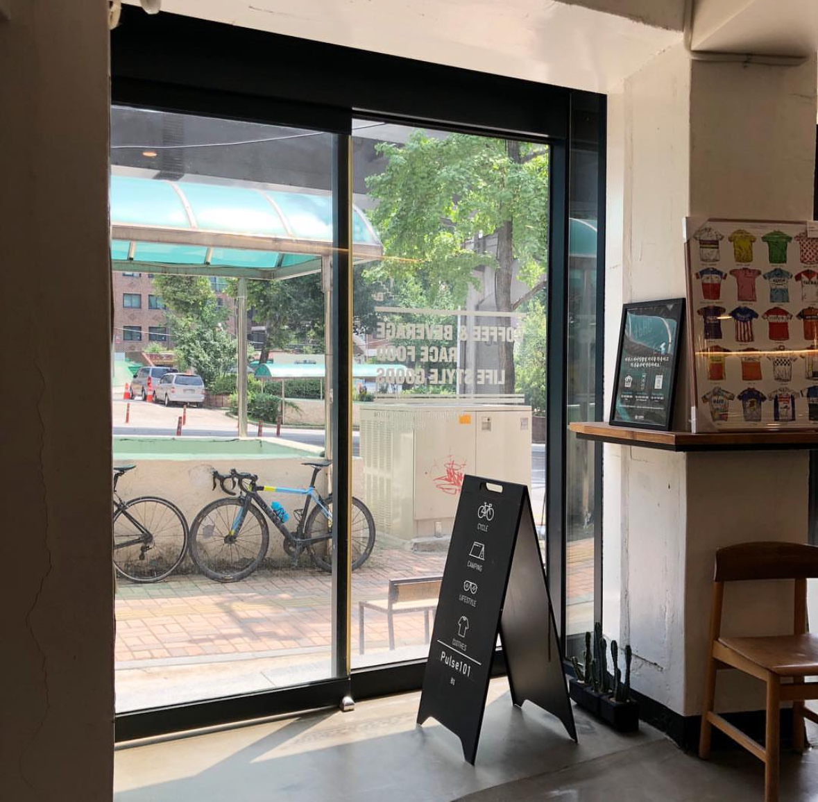 제1보급소 / 이미지 출처: 제1보급소 인스타그램 @1st_bidon