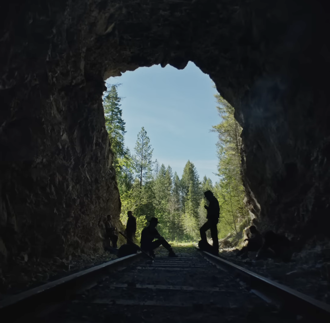 기차에서 꾸는 낮잠과 같은 영상미를 보여주는 영화 '기차의 꿈' / 이미지 출처: 넷플릭스