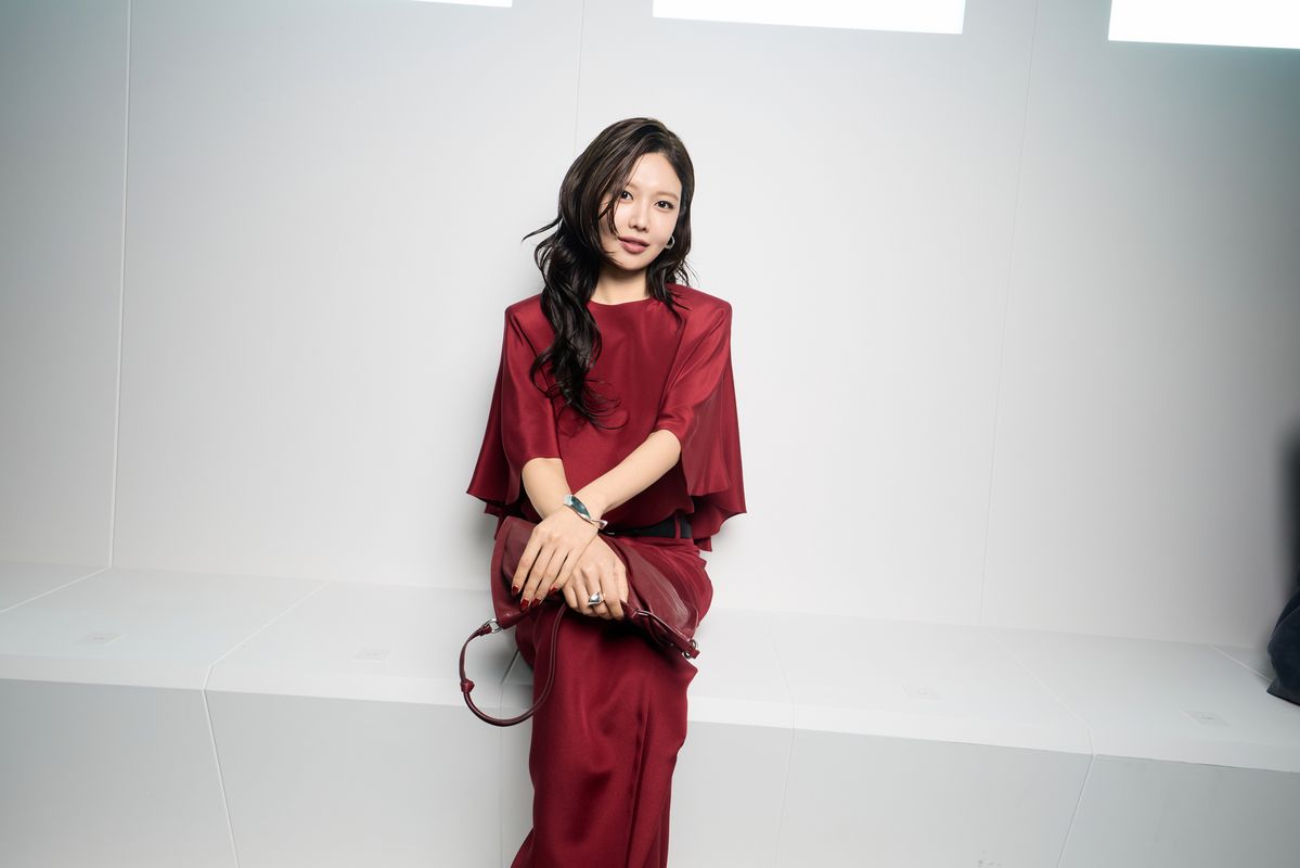 코스 쇼에 참석한 수영 | 출처: COS