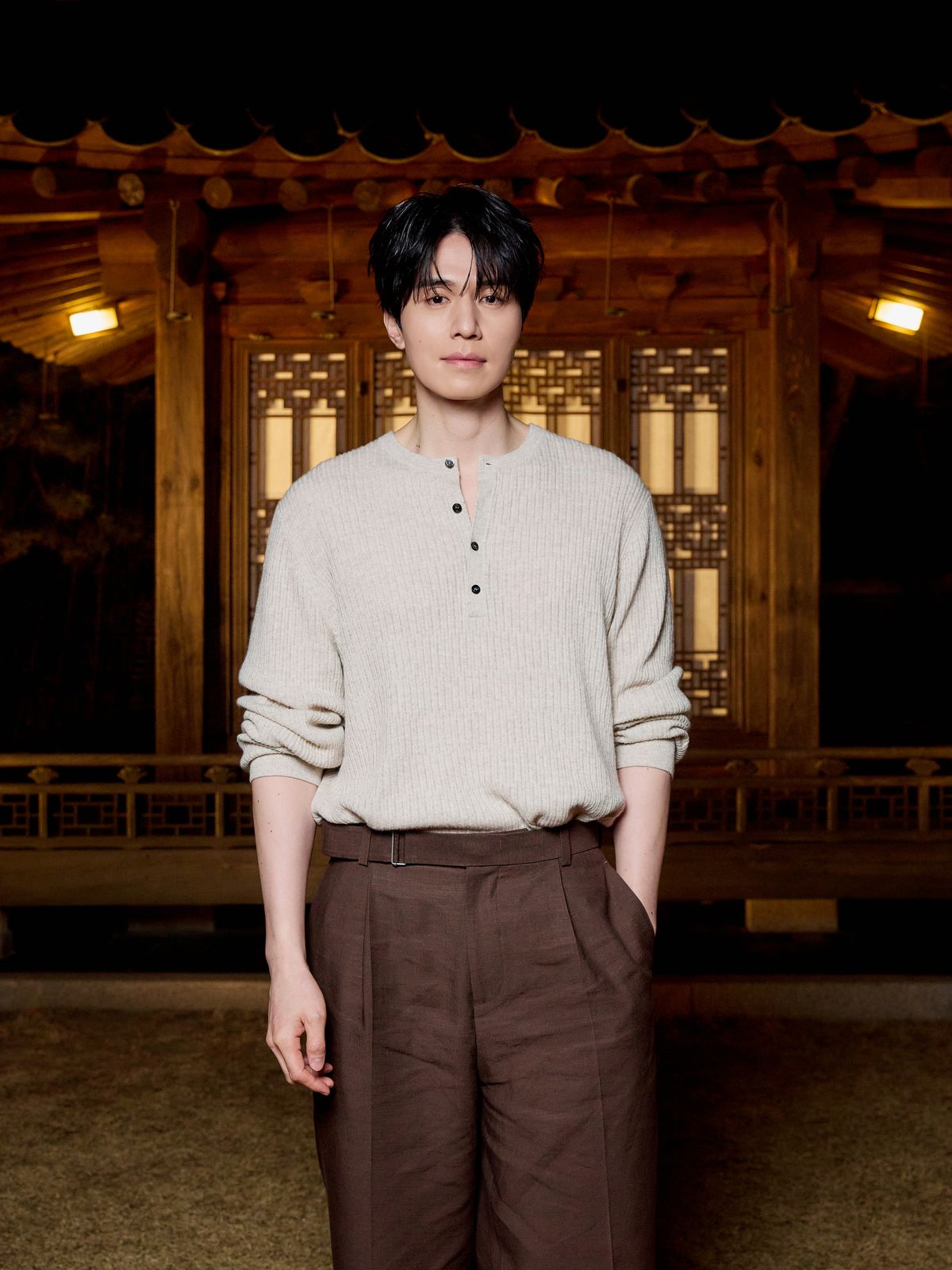 한국가구박물관에서 열린 디너에 참석한 배우 이동욱 | 출처: COS