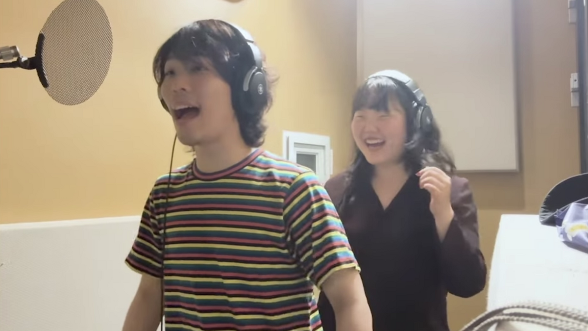 즐겁게 녹음하고 있다. / 출처: AKMU 유튜브 채널 ‘AKMU: THE PAST YEAR’