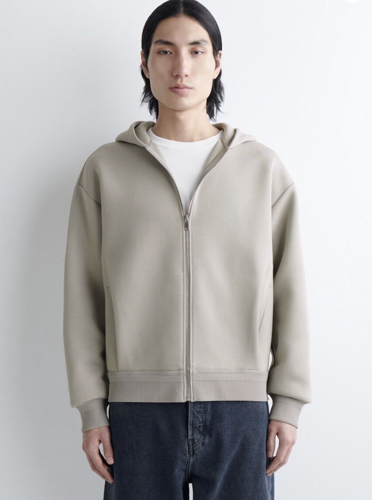 단정한 포엣코어 느낌을 주는 코스의 후드 집업. 13만5000원 / 이미지 출처: COS