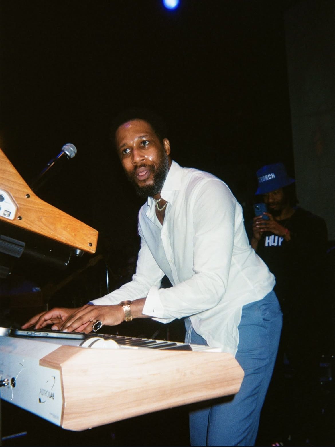 열정적으로 연주하는 코리 헨리의 모습이다. / 출처: Cory Herny 인스타그램(@coryhenry)