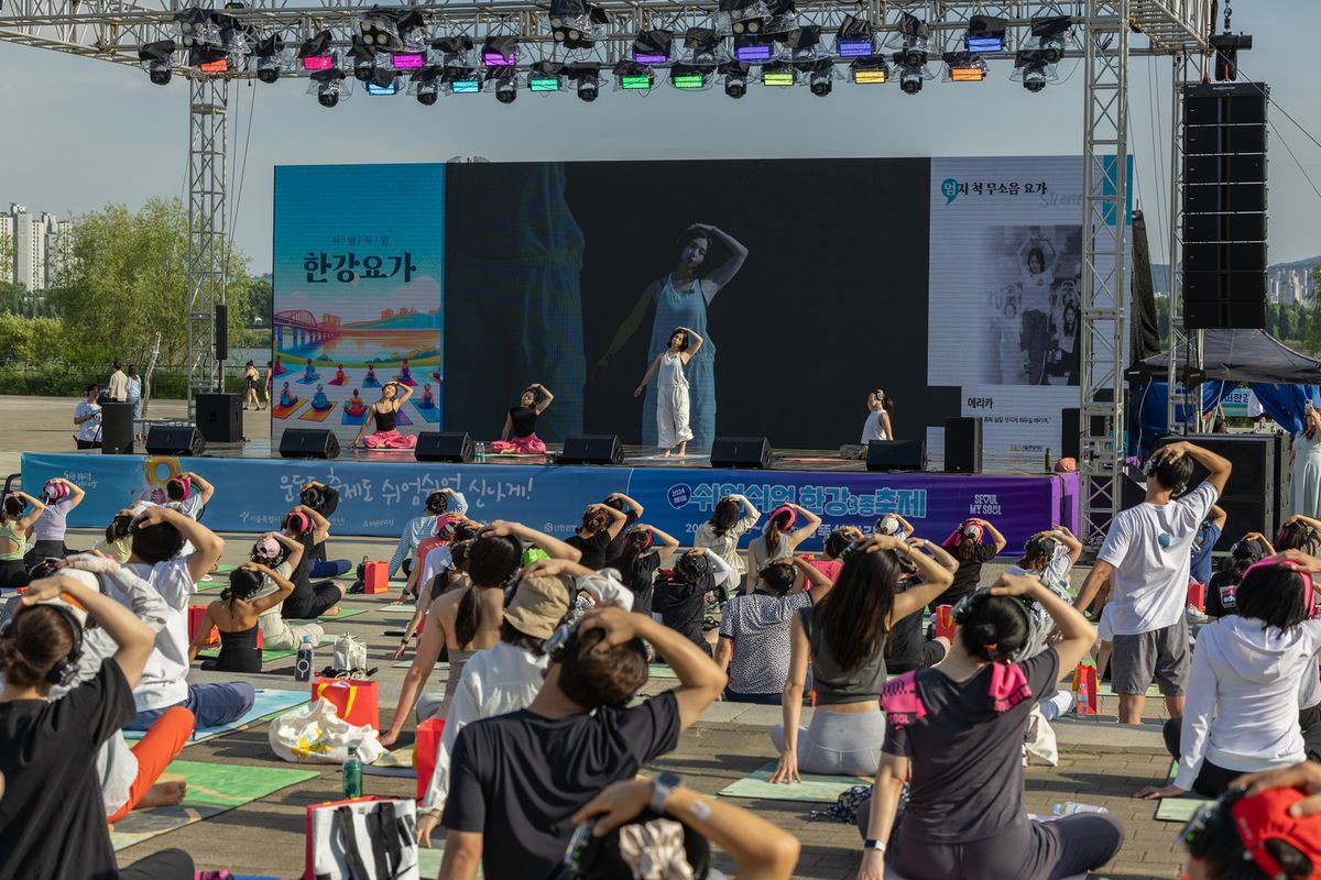시작 전 가벼운 스트레칭으로 몸을 풀어주는 것이 좋다. / 출처: 생활체육포털