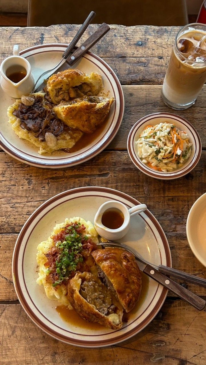 진저베어의 미트파이와 딸기 몽블랑파이/ 이미지 출처: 네이버 업체등록