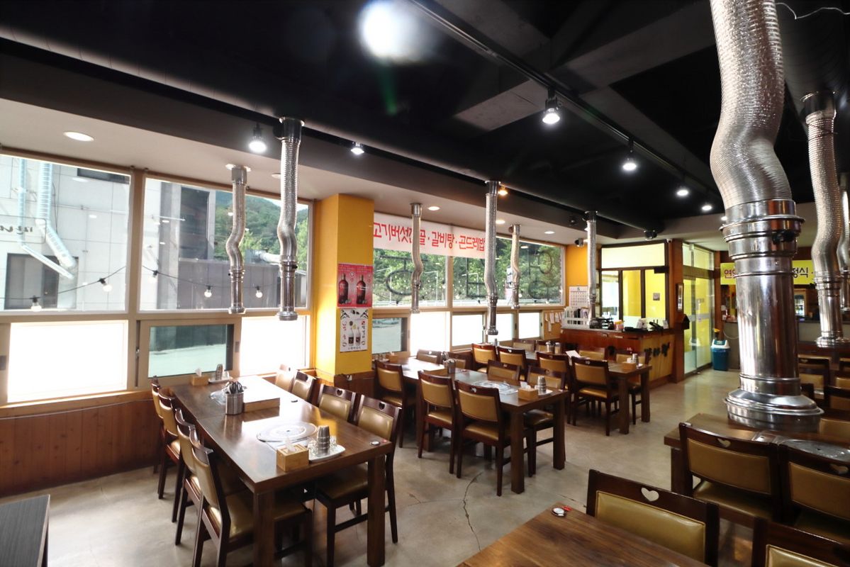 내부가 넓어 단체로 방문하기도 좋다. / 출처: 만나정 오크밸리 본점 네이버지도 업체 제공