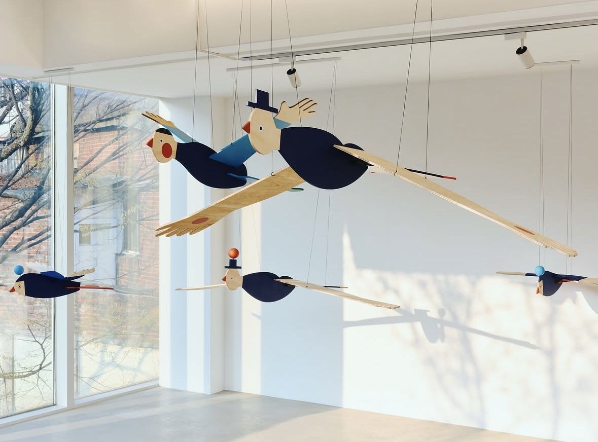 나무 판자와 같이 지역에서 생산된 재료를 바탕으로 제작했다. / 출처: 피크닉 공식 인스타그램(@piknic.kr)