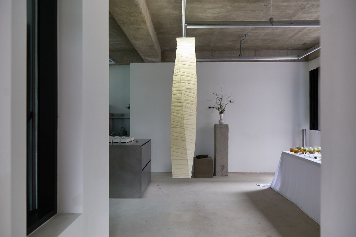 ‘사이’에서는 꽃과 와가시, 차를 함께 즐길 수 있다. / 출처: 사이 네이버지도 업체 등록