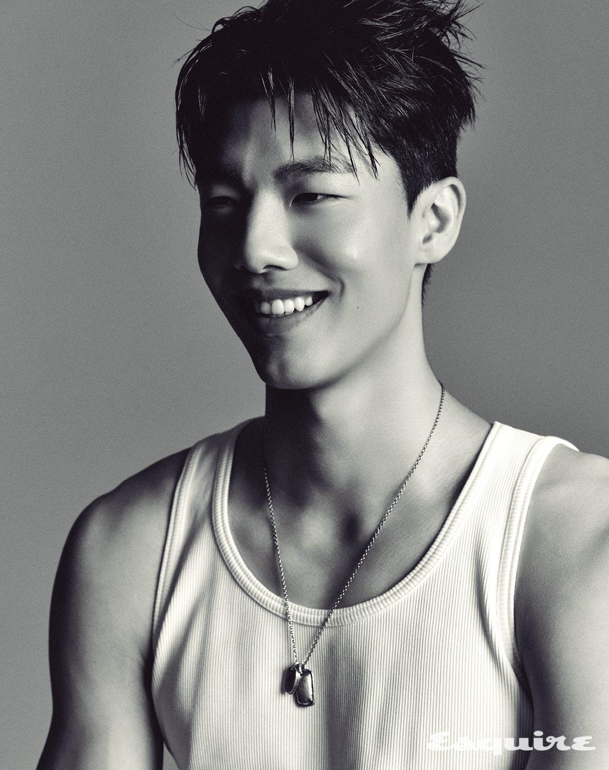 네크리스 불레또. 슬리브리스 톱 스타일리스트 소장품.